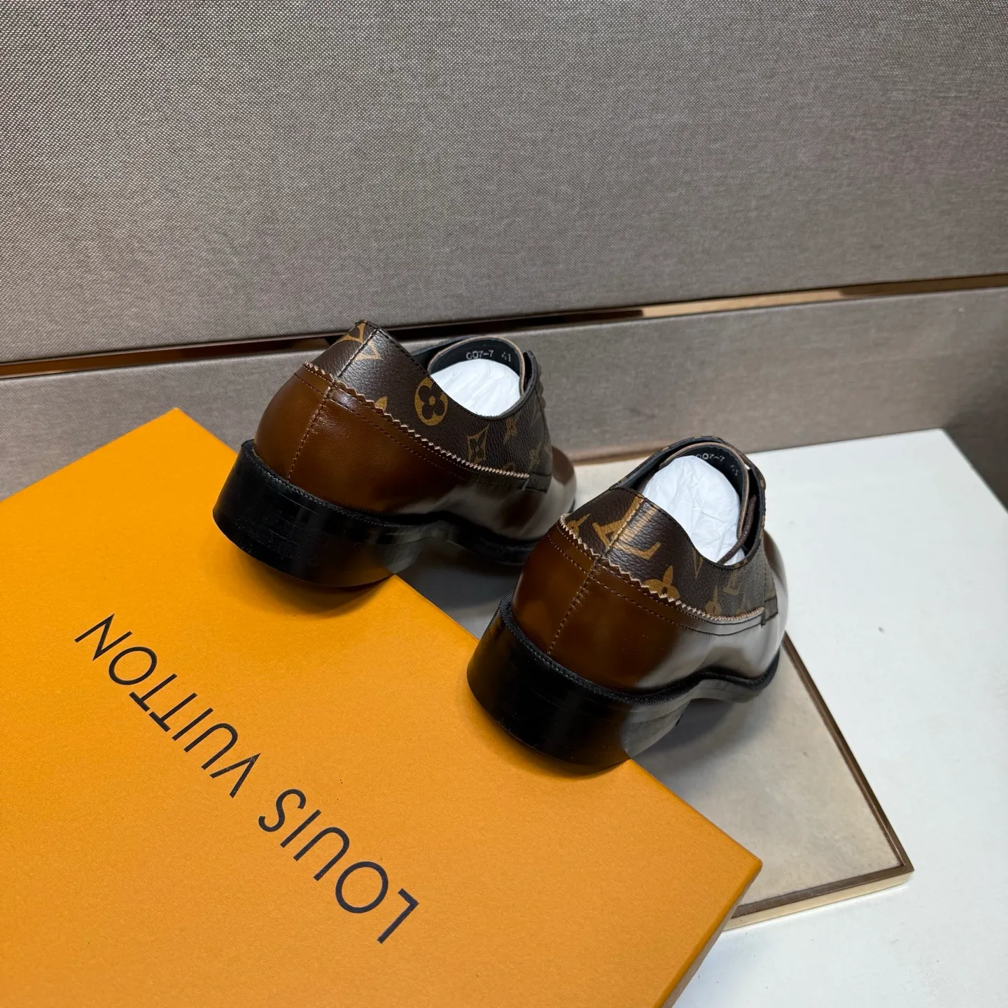 Men's men's shoes 💰pp500 [LV～] Men's casual formal leather shoes 2025z cabinet sales simultaneously 🔶Size: 38-44 #️⃣ 🔷2 colors🔜The upper is made of cowhide stitching ➕Cowhide lining, comfortable and breathable, sole: original comfortable and wear-resistant outsole, ⚠️real thing📱photographed🎬real thing is better📢📢📢
